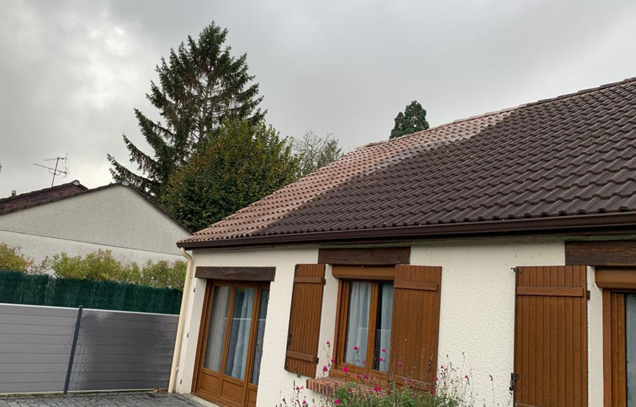 Démoussage et nettoyage  de toiture à Poissy dans les Yvelines 78